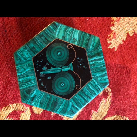 Vintage green butterfly malachite trinket box in pristine condition. - Picture 3 of 10